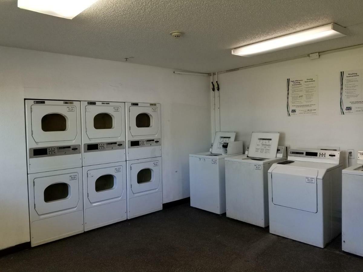 Intown Suites Extended Stay West Palm Beach Fl - Military Trail Rd Lake Park Eksteriør bilde